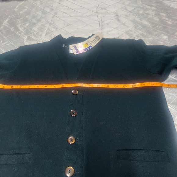 Girls school green uniform cardigan button up 2 front pockets.  Nwt. - Picture 6 of 13